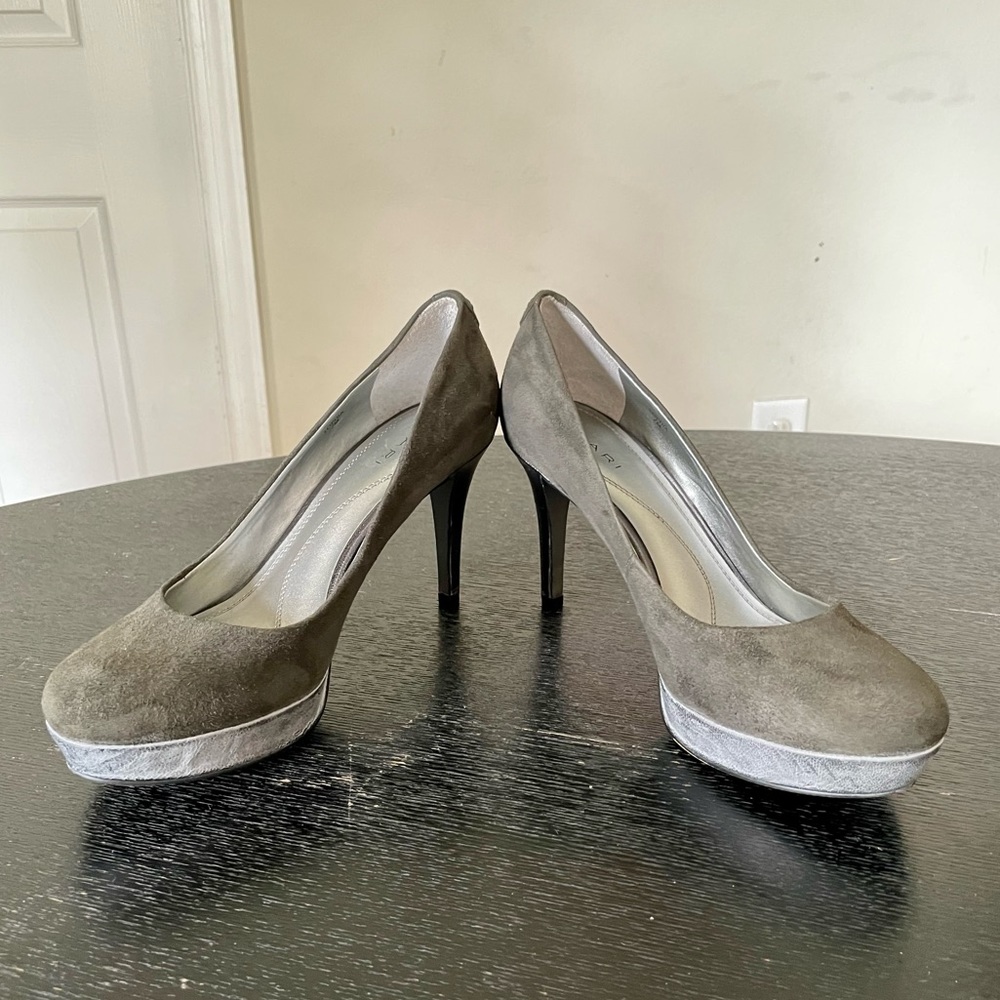 Brand New Gray Suade Tahari High Heels Size 7